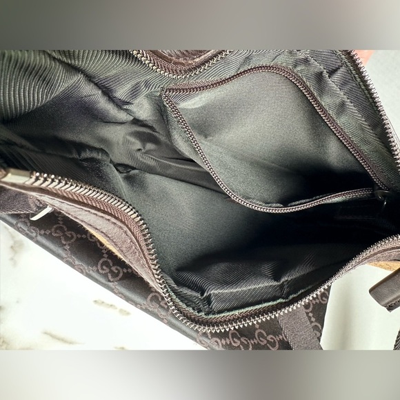 Authentic vintage Gucci Web Half Moon Messenger COA included - Picture 16 of 16